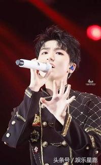 王俊凯蓝头发照片,时尚新风尚尽显青春魅力